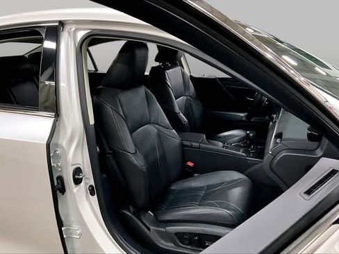 Used 2020 Lexus ES 300h w/ Accessory Package 2 FWD image 9