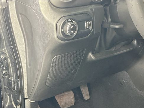 Used 2023 Jeep Gladiator Sport AWD/4WD image 10