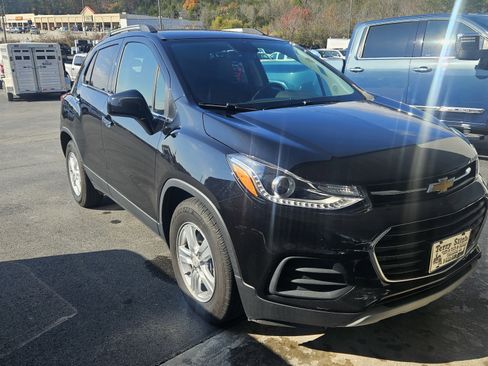 Used 2019 Chevrolet Trax LT w/ LT Convenience Package image 1
