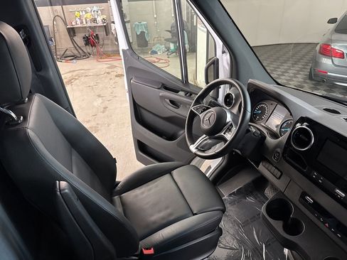 Used 2024 Mercedes-Benz eSprinter 170 Cargo image 22