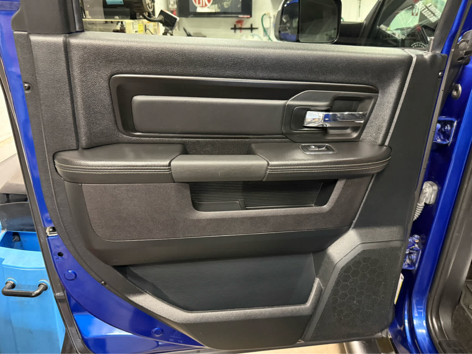 Used 2017 RAM 1500 Rebel w/ Luxury Group AWD/4WD image 23