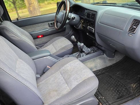 Used 1999 Toyota Tacoma 4x4 Xtracab V6 w/ SR5 Pkg image 2