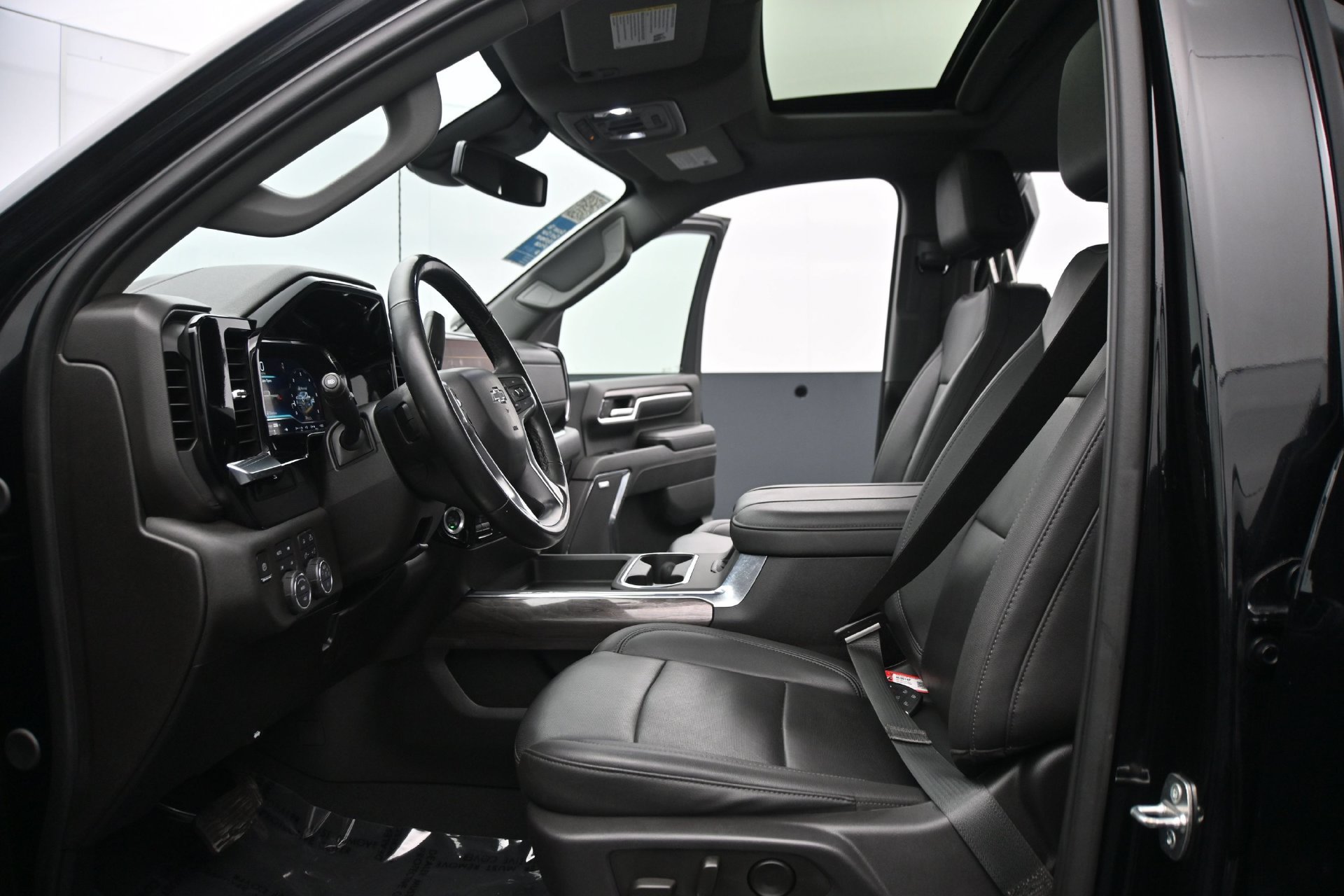 Used 2024 Chevrolet Silverado 2500 LTZ w/ LTZ Plus Package AWD/4WD image 19