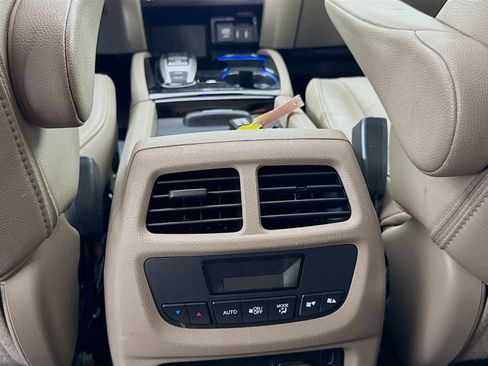 Used 2016 Honda Pilot Touring image 31