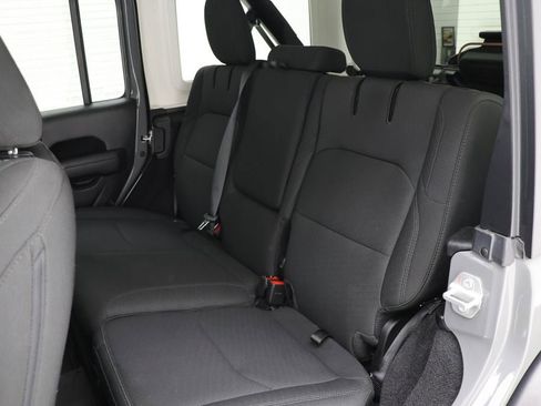 Used 2023 Jeep Wrangler Unlimited image 12