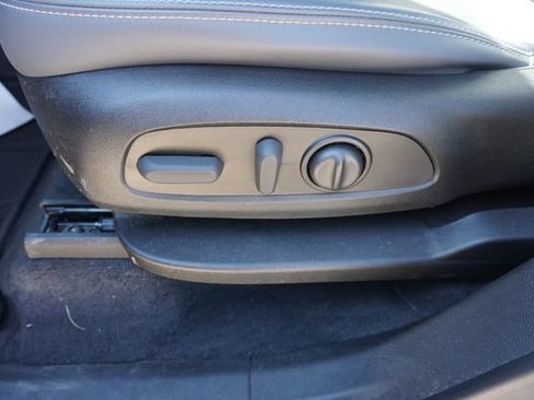 Used 2024 Buick Enclave Essence AWD/4WD image 15