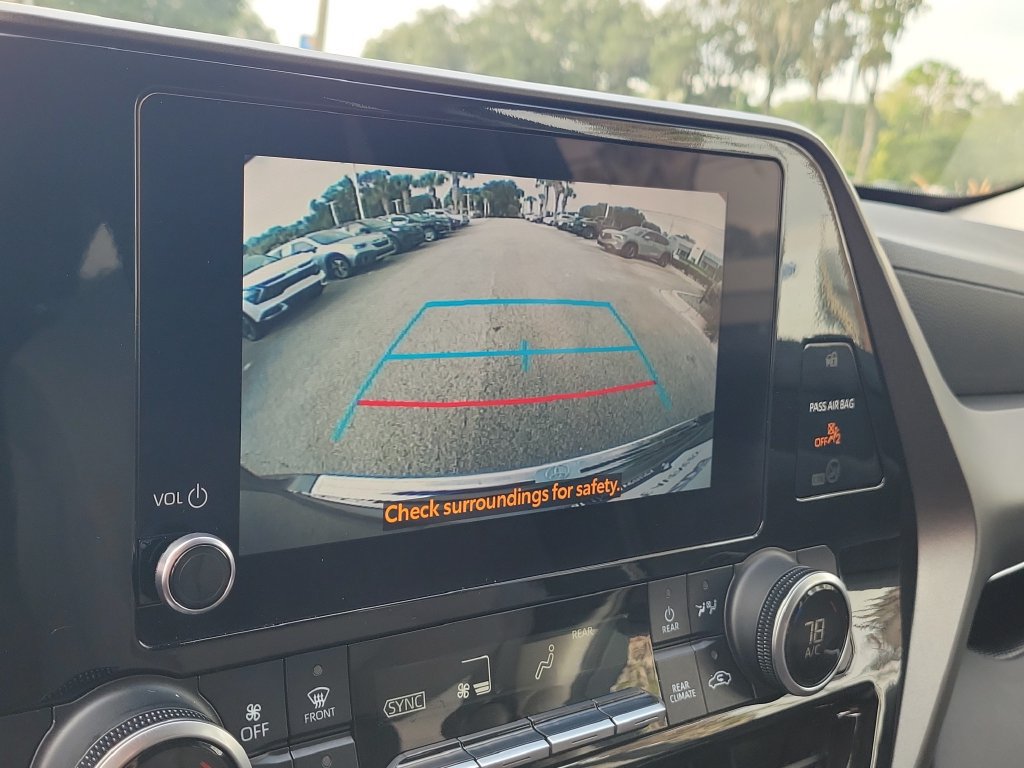 Used 2023 Toyota Highlander LE FWD image 32