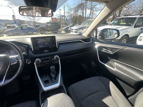 Used 2020 Toyota RAV4 XLE w/ Convenience Package image 9