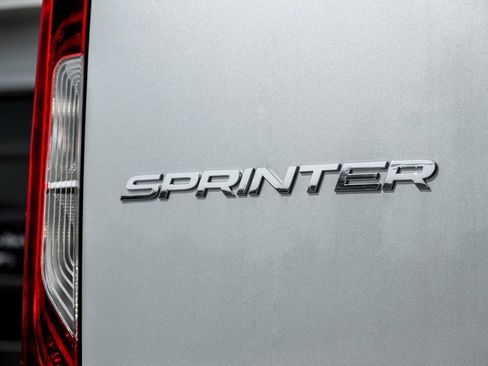 Used 2025 Mercedes-Benz Sprinter 2500 image 9