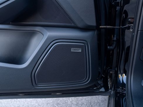 Used 2025 Porsche Macan image 18