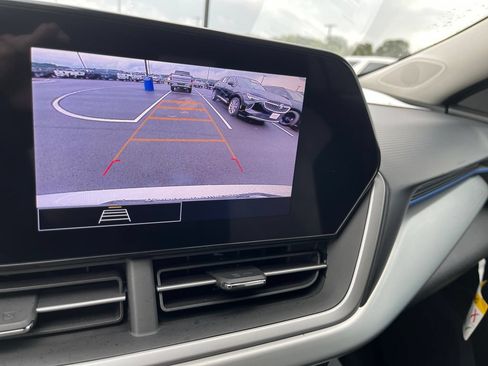 Used 2025 Chevrolet Trax LS FWD image 18