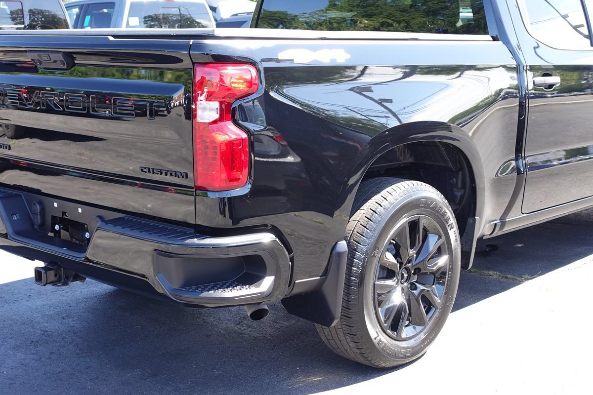 Used 2024 Chevrolet Silverado 1500 Custom AWD/4WD image 11