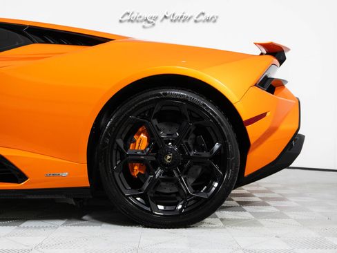 Used 2023 Lamborghini Huracan Tecnica image 3
