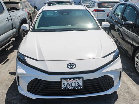 Used 2026 Toyota Camry LE FWD image 3