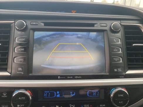 Used 2016 Toyota Highlander Limited image 30