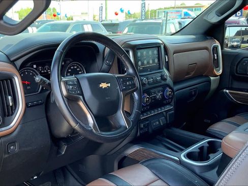 Used 2021 Chevrolet Silverado 1500 High Country w/ Technology Package image 18