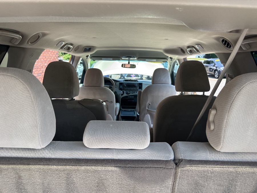 Used 2013 Toyota Sienna LE FWD image 40