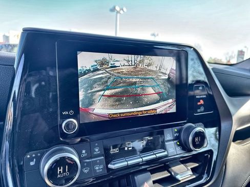 Used 2023 Toyota Highlander XLE image 25