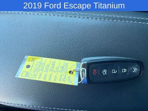 Used 2019 Ford Escape Titanium AWD/4WD image 22