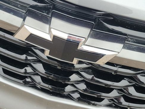 Used 2025 Chevrolet Trax RS image 36