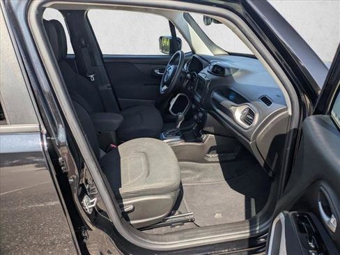 Used 2020 Jeep Renegade Latitude w/ Popular Equipment Group FWD image 17