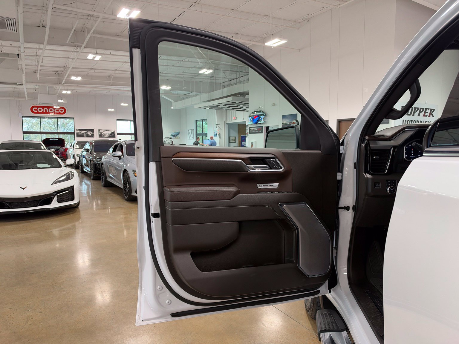 Used 2024 GMC Sierra 1500 Denali AWD/4WD image 11