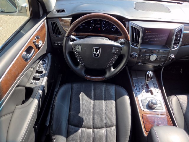 Used 2011 Hyundai Equus Signature RWD image 4