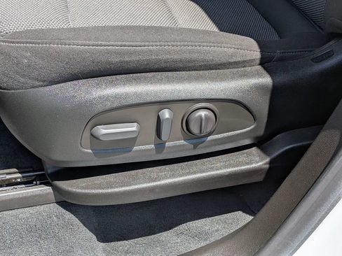 Used 2023 Chevrolet Traverse LT FWD image 16