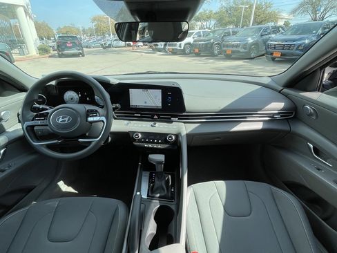 Used 2024 Hyundai Elantra SEL image 10