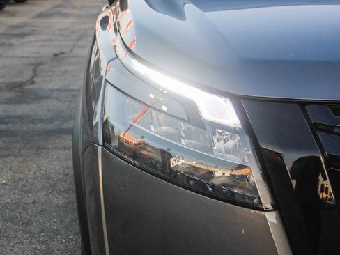 New 2025 Nissan Pathfinder SV w/ Black Appearance Package image 5