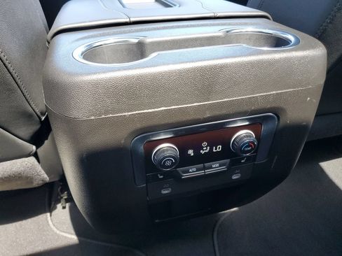 Used 2024 Chevrolet Suburban Z71 w/ Luxury Package AWD/4WD image 38