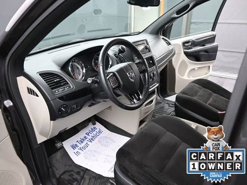 Used 2014 Dodge Grand Caravan SE FWD image 2
