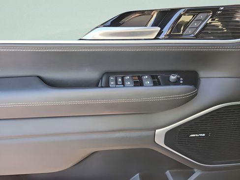 Used 2022 Jeep Wagoneer Series III image 11