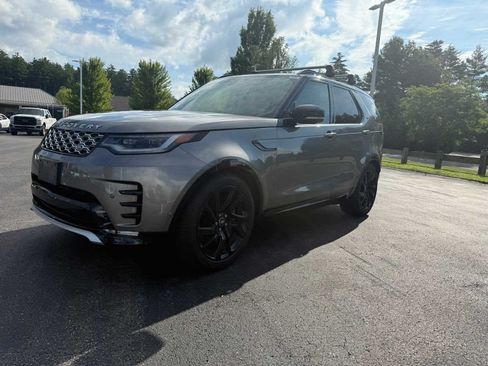 Used 2024 Land Rover Discovery Metropolitan Edition AWD/4WD image 1