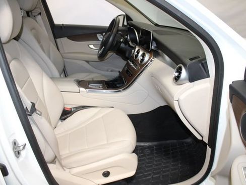 Used 2021 Mercedes-Benz GLC 300 4MATIC image 14
