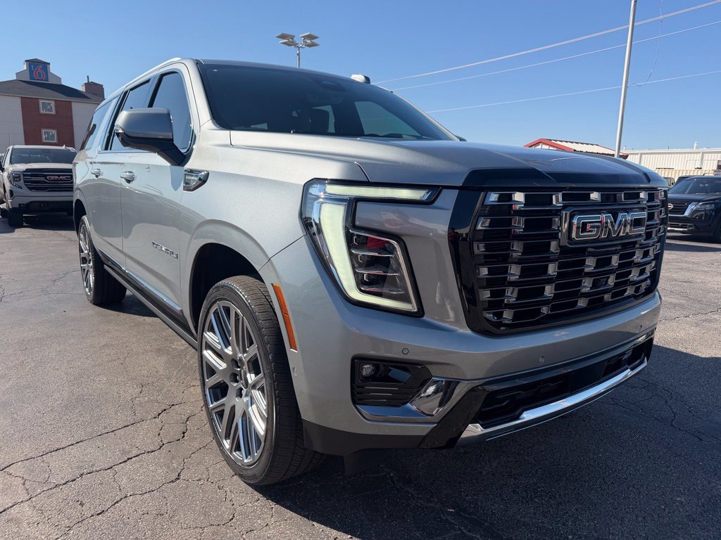 Used 2025 GMC Yukon XL Denali Ultimate AWD/4WD image 5