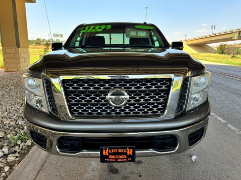 Used 2018 Nissan Titan SV AWD/4WD image 8