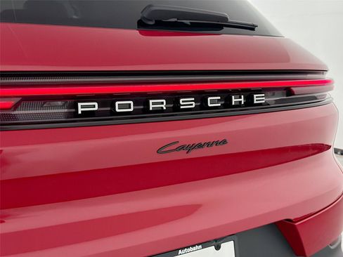 Certified 2026 Porsche Cayenne AWD/4WD image 17