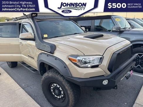 Used 2018 Toyota Tacoma TRD Sport image 1