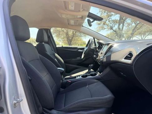 Used 2017 Chevrolet Cruze LT image 15