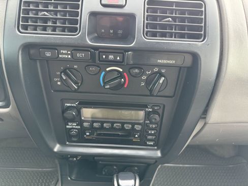 Used 2001 Toyota 4Runner SR5 image 7