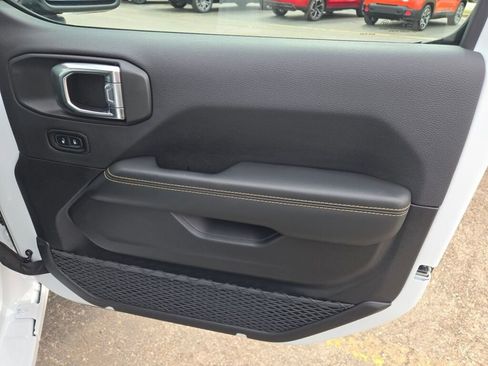 Certified 2025 Jeep Wrangler Unlimited Sahara w/ Safety Group image 5