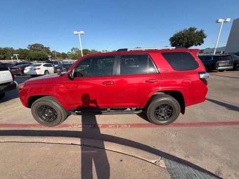 Used 2024 Toyota 4Runner SR5 AWD/4WD image 4