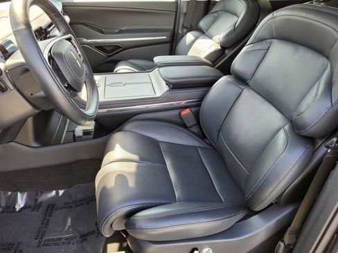Certified 2025 Lincoln Navigator Reserve AWD/4WD image 16