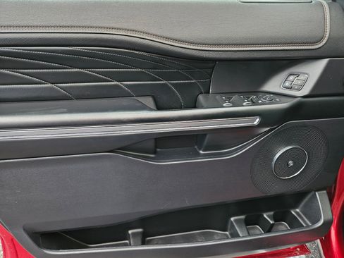 Used 2019 Ford Expedition Platinum image 15