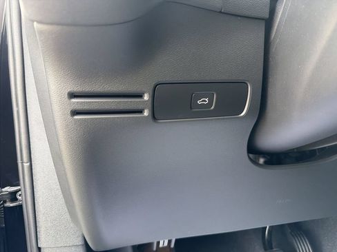 Certified 2024 Volvo XC40 B5 Plus w/ Climate Package AWD/4WD image 17
