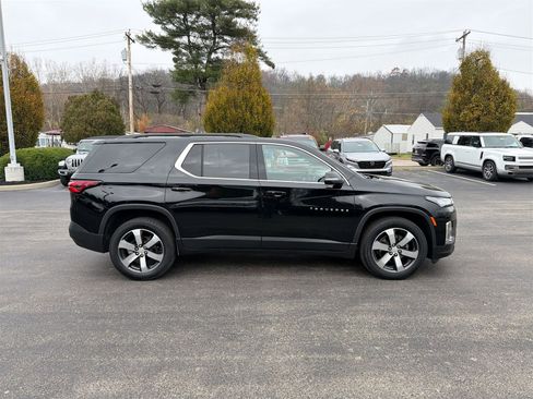 Used 2023 Chevrolet Traverse LT w/ LT Premium Package image 9