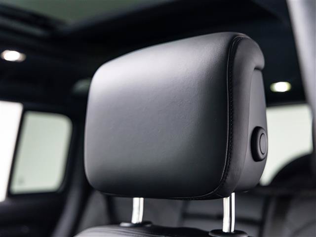 New 2026 Land Rover Defender 110 X-Dynamic SE AWD/4WD image 18