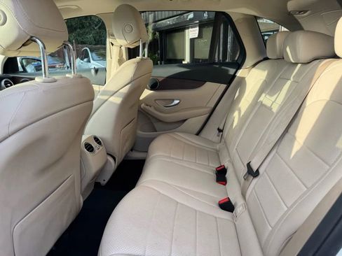 Used 2021 Mercedes-Benz GLC 300 4MATIC image 22