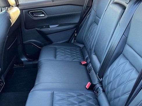 Used 2021 Nissan Rogue Platinum image 12